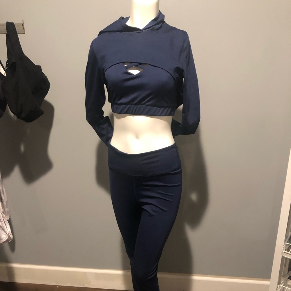 Super cute work out gear. Navy blue size large
